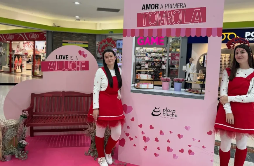 Acción promocional de San Valentín en el Centro Comercial Plaza de Aluche