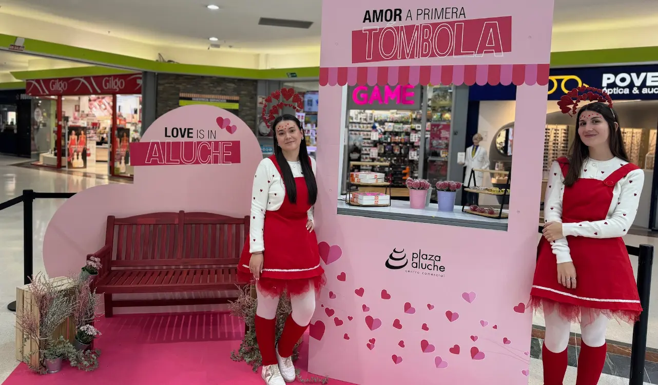 Acción promocional de San Valentín en el Centro Comercial Plaza de Aluche